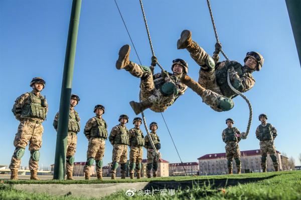 武警特战队员节后火热开练