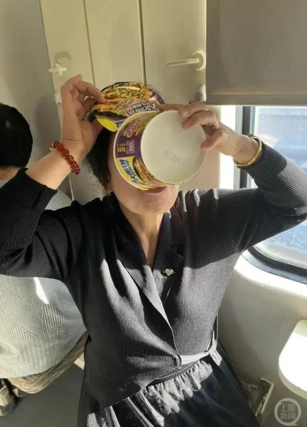 全网围观!男子带全家三亚度假,爸妈听到花销后崩溃:用了一半的牙膏、调料统统带走 全网围观!男子带全家三亚度假,爸妈听到花销后崩溃:用了一半的牙膏、调料统统带走