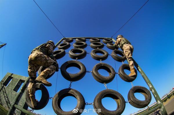 武警特战队员节后火热开练