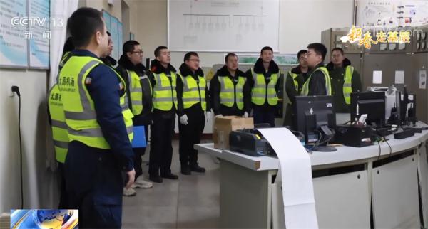 过年｜机场“掌灯人”守护旅客平安回家