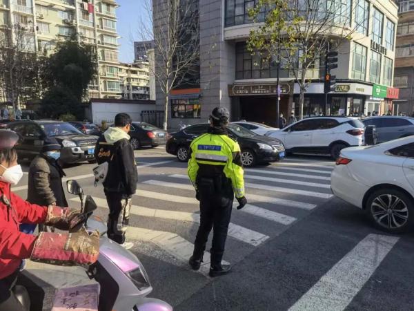刚刚通知：杭州明天继续实施！这些人要格外留个心