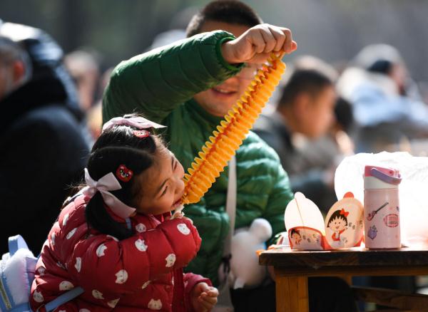 成都：春节假期文旅消费显著回暖 年味十足