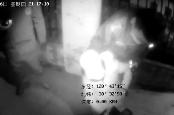 寒夜里，海宁一男子倒地失去意识前，拨通了110…
