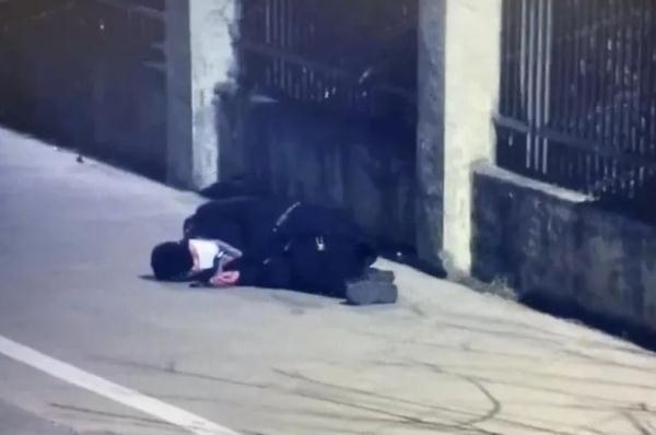 寒夜里，海宁一男子倒地失去意识前，拨通了110…