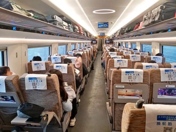 高铁列车长和她的第13个春运