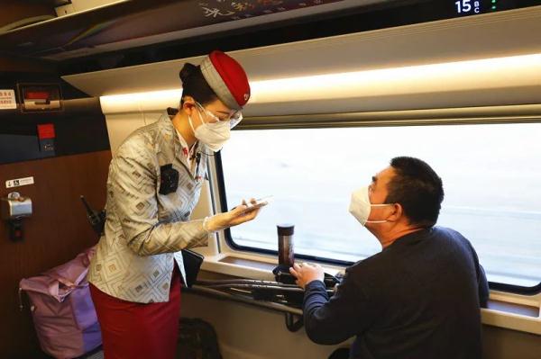 高铁列车长和她的第13个春运