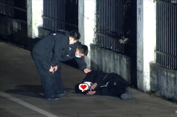 寒夜里，海宁一男子倒地失去意识前，拨通了110…