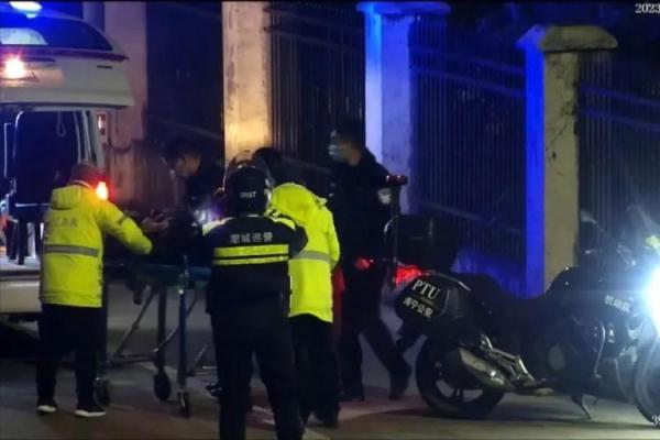 男子失去意识前拨通110，留下模糊不清的几个字……