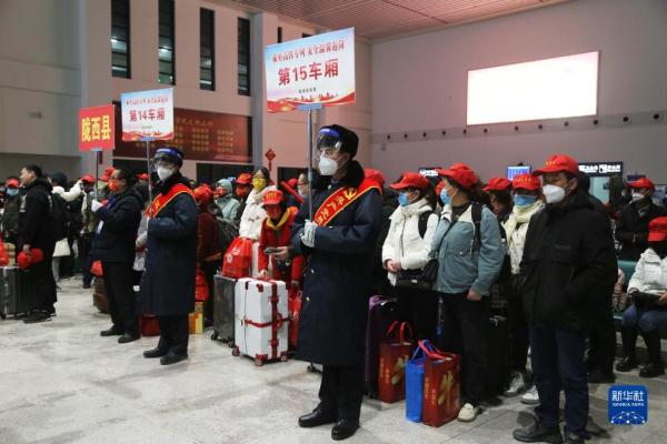 甘肃今年首趟免费返岗务工高铁专列发车
