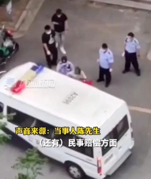 上海一老人故意推倒摩托车拒赔，车主：被迫搬离小区，将坚持维权