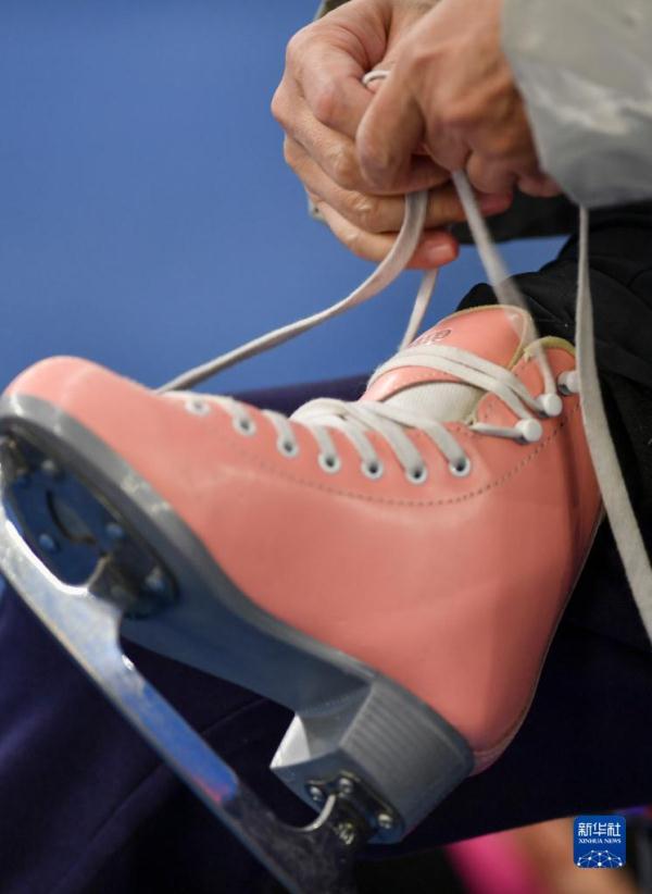 全民健身——冰上少年舞翩跹