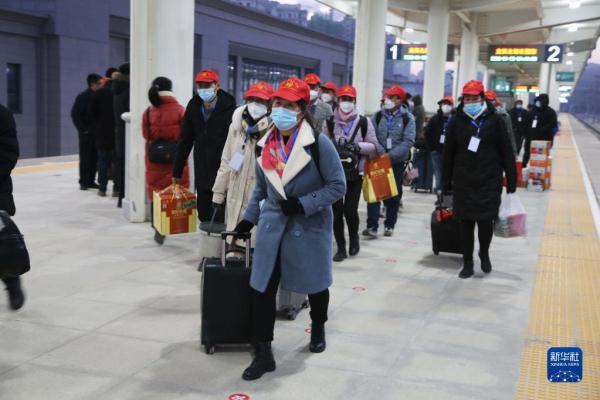 甘肃今年首趟免费返岗务工高铁专列发车