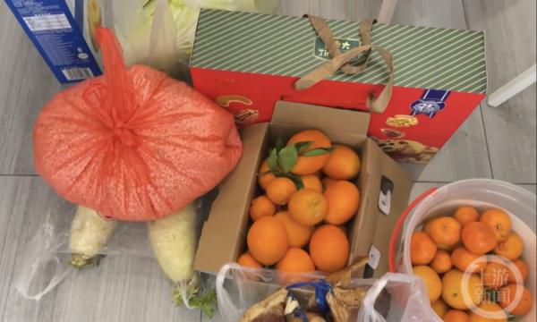 豌豆尖、秘制咸菜、香肠腊肉……重庆人后备厢里装的都是“爱”