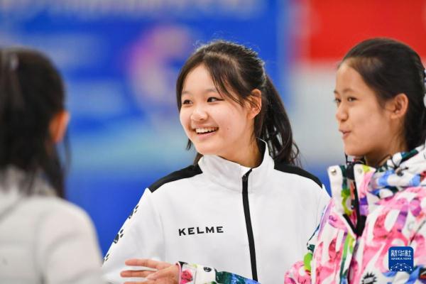 全民健身——冰上少年舞翩跹