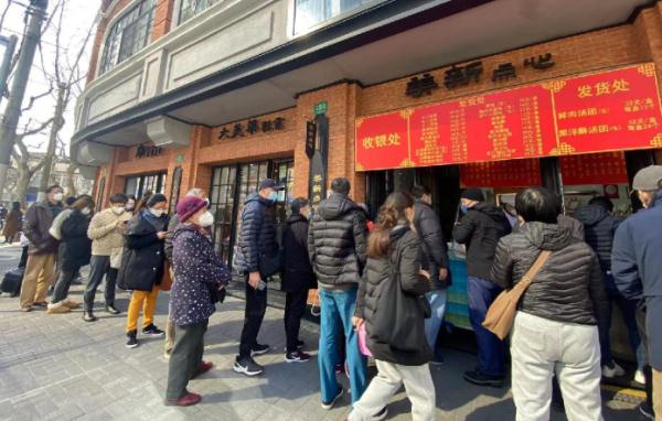 上海阿姨爷叔近期在买啥?这里一天能卖出6万只,有人一买就是20盒…… 上海阿姨爷叔近期在买啥?这里一天能卖出6万只,有人一买就是20盒……