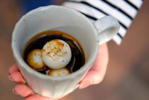 上海阿姨爷叔近期在买啥?这里一天能卖出6万只,有人一买就是20盒…… 上海阿姨爷叔近期在买啥?这里一天能卖出6万只,有人一买就是20盒……