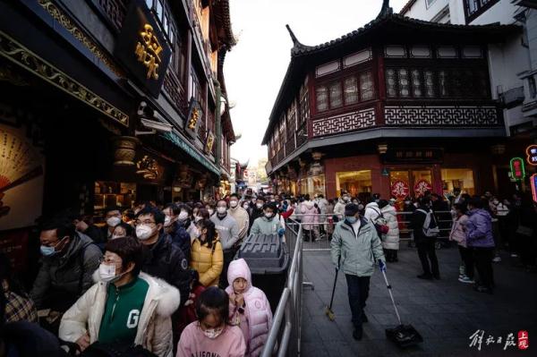 上海阿姨爷叔近期在买啥?这里一天能卖出6万只,有人一买就是20盒…… 上海阿姨爷叔近期在买啥?这里一天能卖出6万只,有人一买就是20盒……