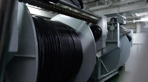 放眼望去→舰舰舰……船船船……