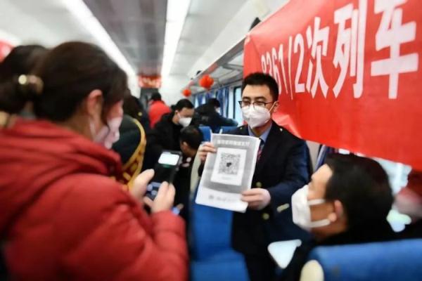 “慢火车”上的“带货”现场，真热闹！