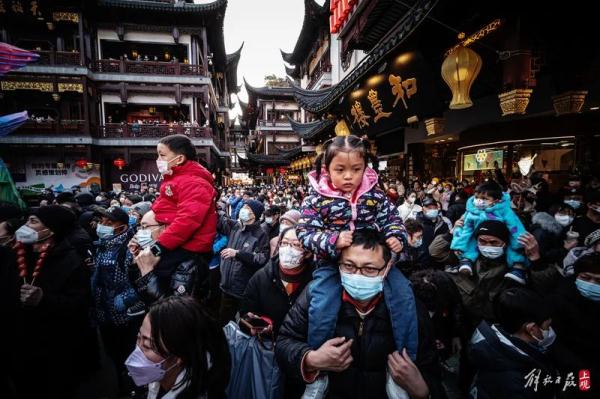 上海阿姨爷叔近期在买啥?这里一天能卖出6万只,有人一买就是20盒…… 上海阿姨爷叔近期在买啥?这里一天能卖出6万只,有人一买就是20盒……