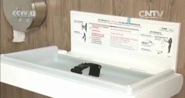 质疑6岁男孩上女厕且未关门，一女生被男孩妈妈堵住辱骂半小时！