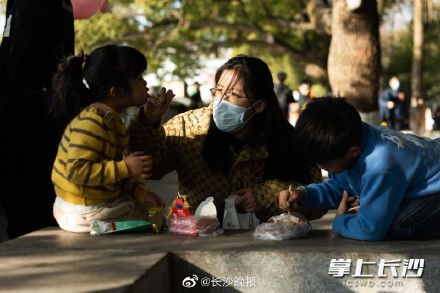 长沙人晒太阳姿势图鉴