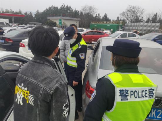 “幸亏有你们，把老人从死神手中拉了回来”