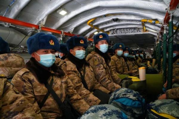 乘坐“胖妞”的新兵们,下连啦! 乘坐“胖妞”的新兵们,下连啦!