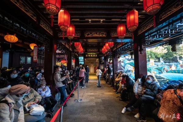 上海阿姨爷叔近期在买啥?这里一天能卖出6万只,有人一买就是20盒…… 上海阿姨爷叔近期在买啥?这里一天能卖出6万只,有人一买就是20盒……