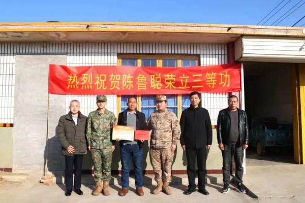 不愧是山东舰，给官兵们送喜报都这么隆重