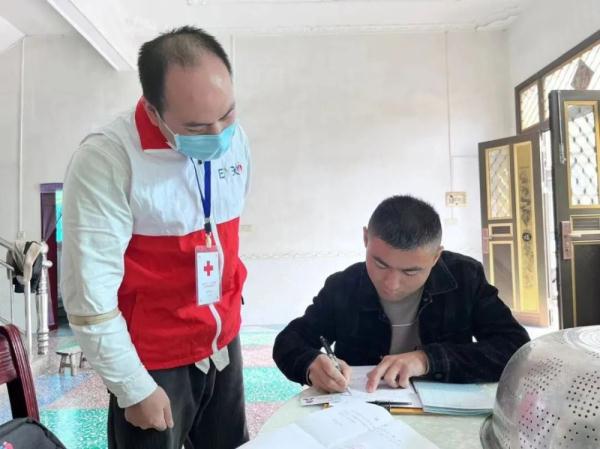 三胞胎宝宝走了！父亲含泪做了这些决定……