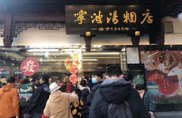 上海阿姨爷叔近期在买啥?这里一天能卖出6万只,有人一买就是20盒…… 上海阿姨爷叔近期在买啥?这里一天能卖出6万只,有人一买就是20盒……