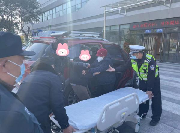 “幸亏有你们，把老人从死神手中拉了回来”