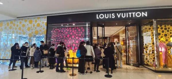 涨价？售罄！这一奢侈品店大排长龙