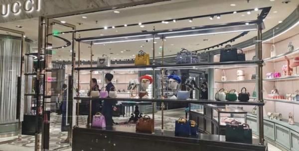 涨价？售罄！这一奢侈品店大排长龙