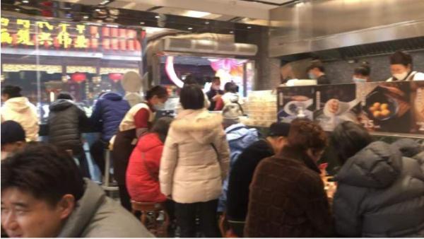 上海阿姨爷叔近期在买啥?这里一天能卖出6万只,有人一买就是20盒…… 上海阿姨爷叔近期在买啥?这里一天能卖出6万只,有人一买就是20盒……