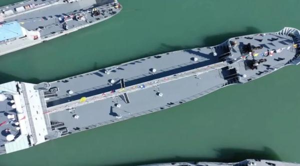 放眼望去→舰舰舰……船船船……