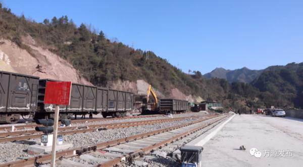 3400多吨煤炭落地四川万源储配煤基地 3400多吨煤炭落地四川万源储配煤基地