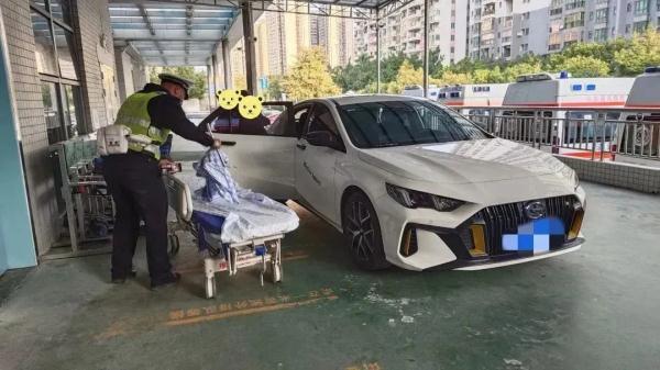 “幸亏有你们，把老人从死神手中拉了回来”