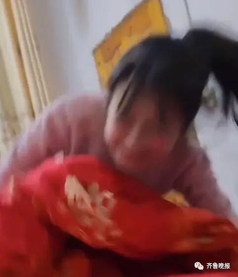 赶作业疯狂刷屏！假期剩5天作业剩7本，边写边哭...