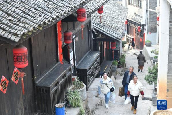 贵州黄平：旧州古镇引游人