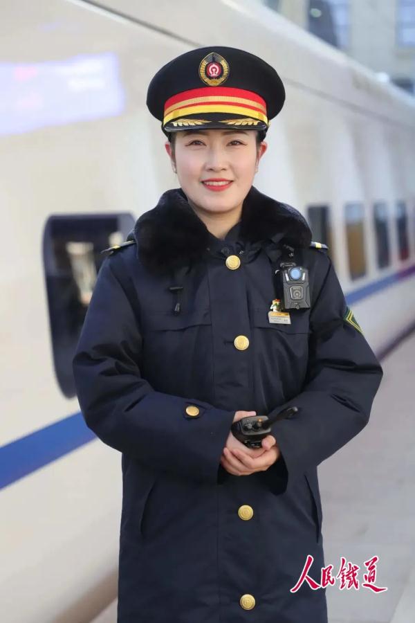 铁路冬装秀来啦！哪款穿搭你最爱？