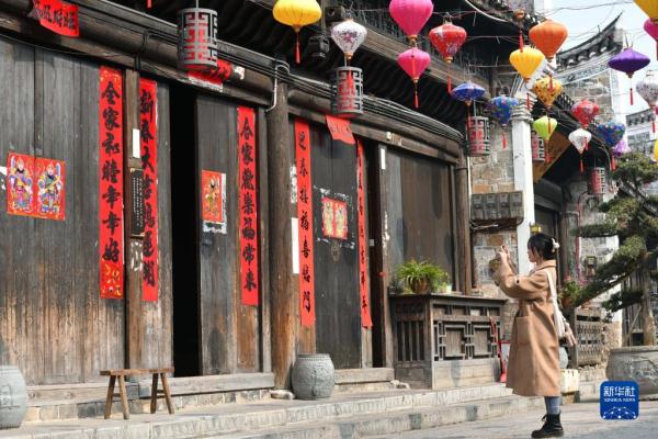贵州黄平：旧州古镇引游人