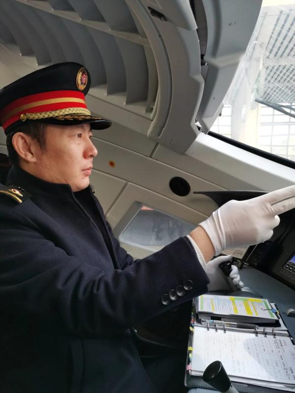 铁路冬装秀来啦！哪款穿搭你最爱？
