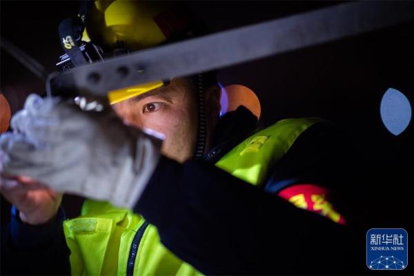 守护春运的高铁接触网检修工