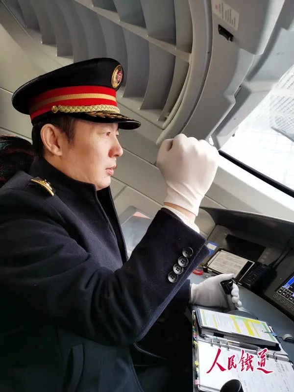 铁路冬装秀来啦！哪款穿搭你最爱？