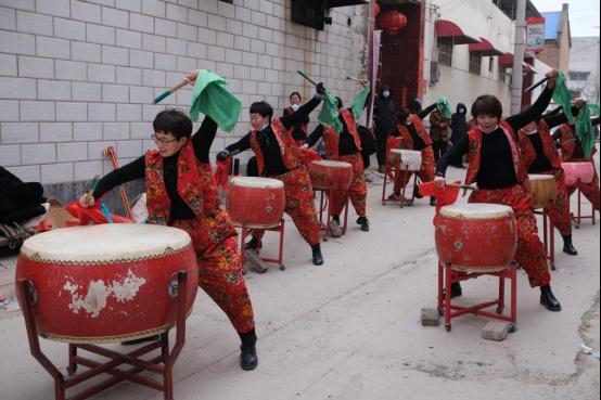 河南封丘:“威风锣鼓”敲出农村妇女新生活