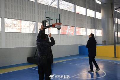 北京高架桥下首现儿童乐园篮球场 北京高架桥下首现儿童乐园篮球场