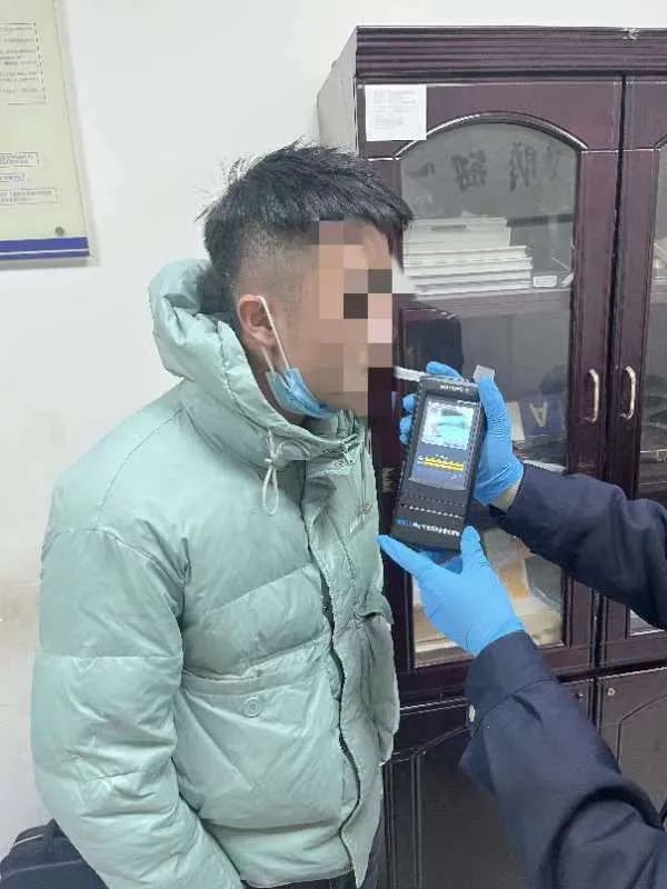 男子和兄弟“激战”到深夜,凌晨在杭州被查…… 男子和兄弟“激战”到深夜,凌晨在杭州被查……