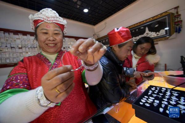 贵州黄平：旧州古镇引游人